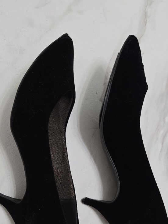 Vintage Notorious heels for Bakers-Leeds . Women's Black Suede with Gold Insole - Picture 3 of 9